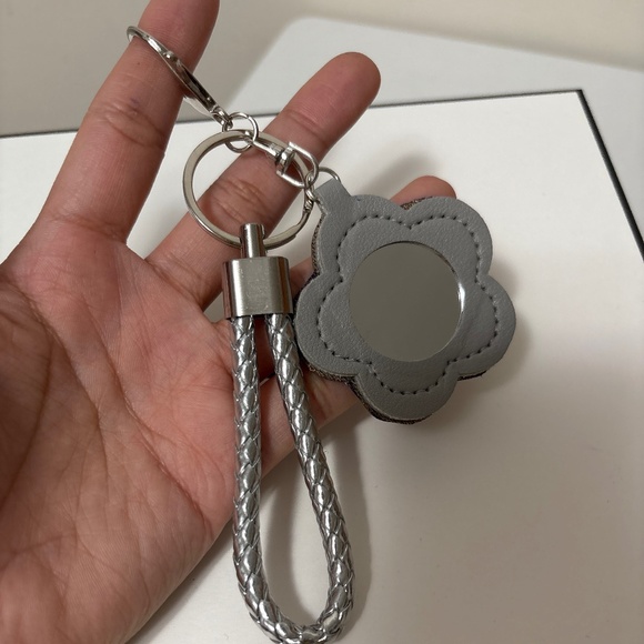 Authentic up-cycled Gucci mirror keychain/Bagcharm - Picture 4 of 5
